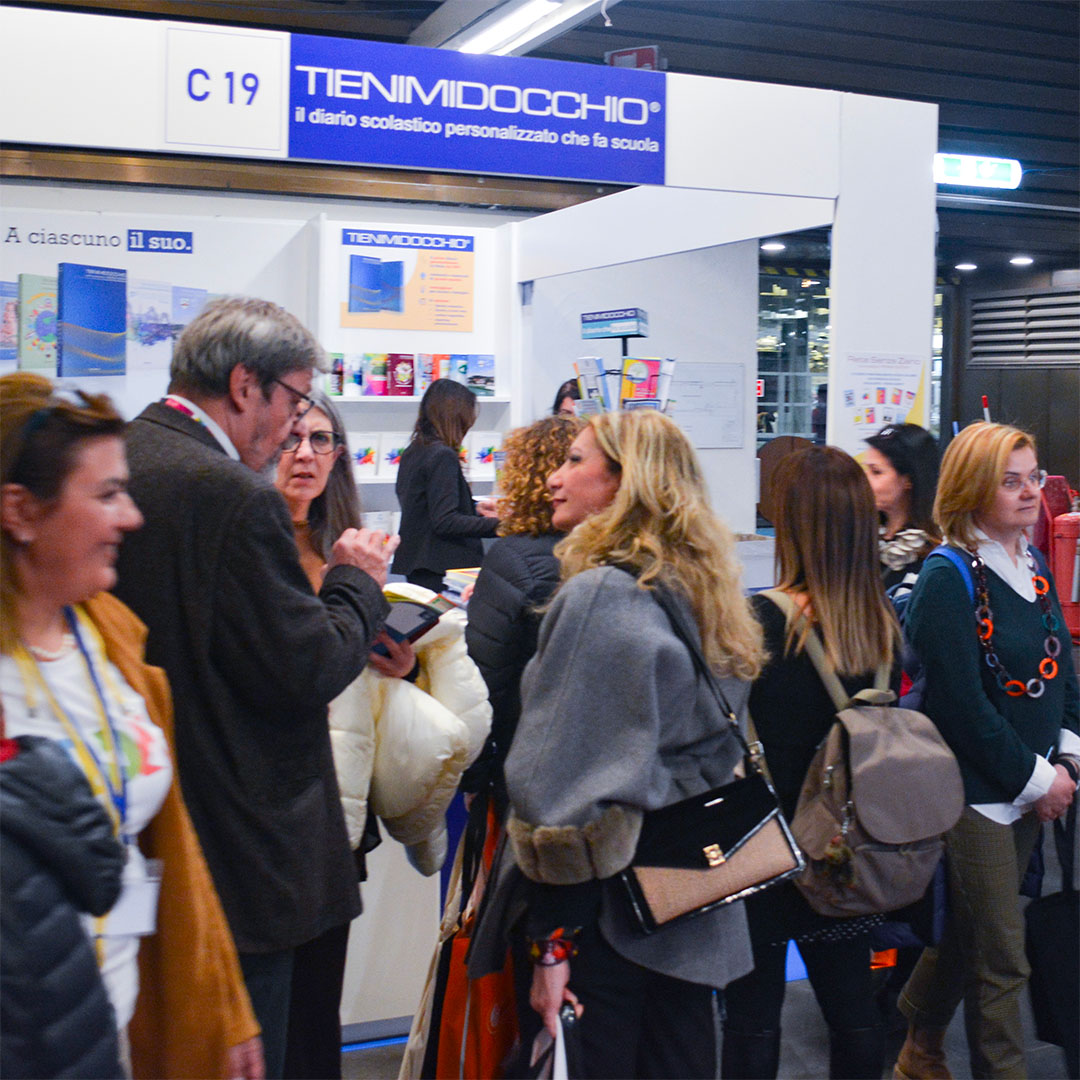 Dirigenti Scolastici e Docenti in visita allo stand TIENIMIDOCCHIO > Didatta Italia 2023
